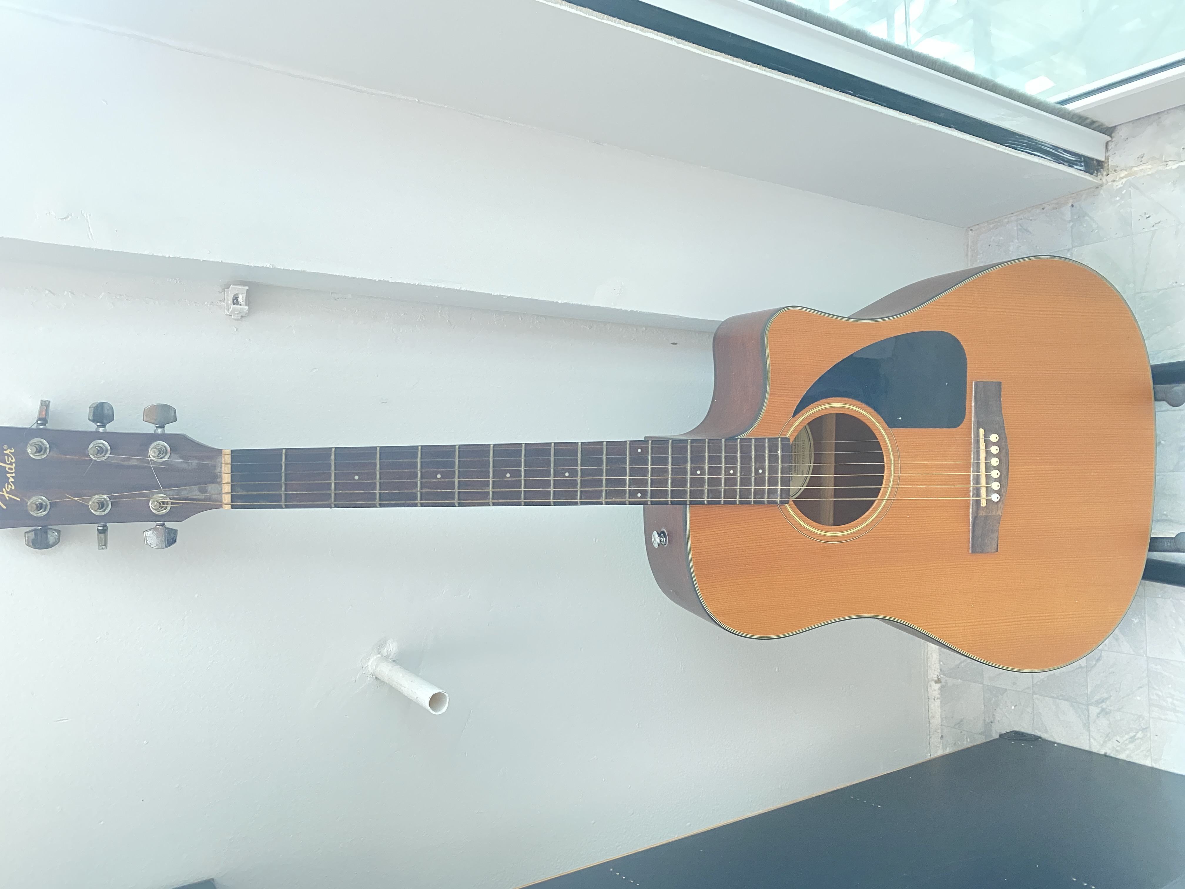 กีตาร์โปร่งยี่ห้อ  เฟนด์เดอร์  fender
